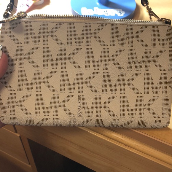 MICHAEL KORS SMALL WHITE LOGO PURSE - Picture 5 of 5